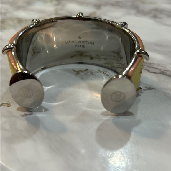 Louis Vuitton leather cuff bracelet - Picture 5 of 5